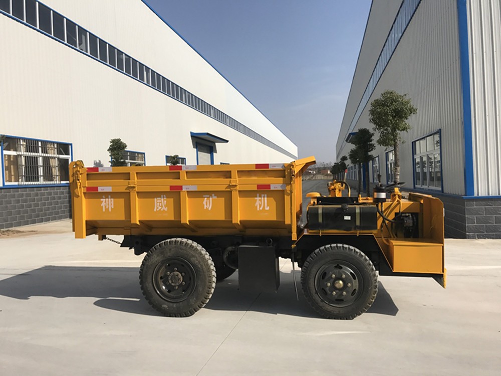 载重5吨矿用自卸车4_副本