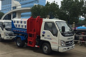 福田4立方挂桶式垃圾车