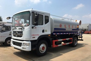 东风D9喷雾洒水车
