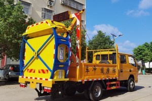东风蓝牌防撞缓冲车