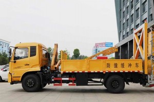 东风天锦防撞缓冲车