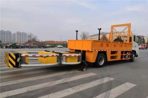 东风天锦防撞缓冲车