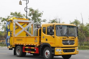 东风多利卡D9防撞缓冲车