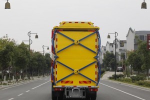 东风多利卡D9防撞缓冲车